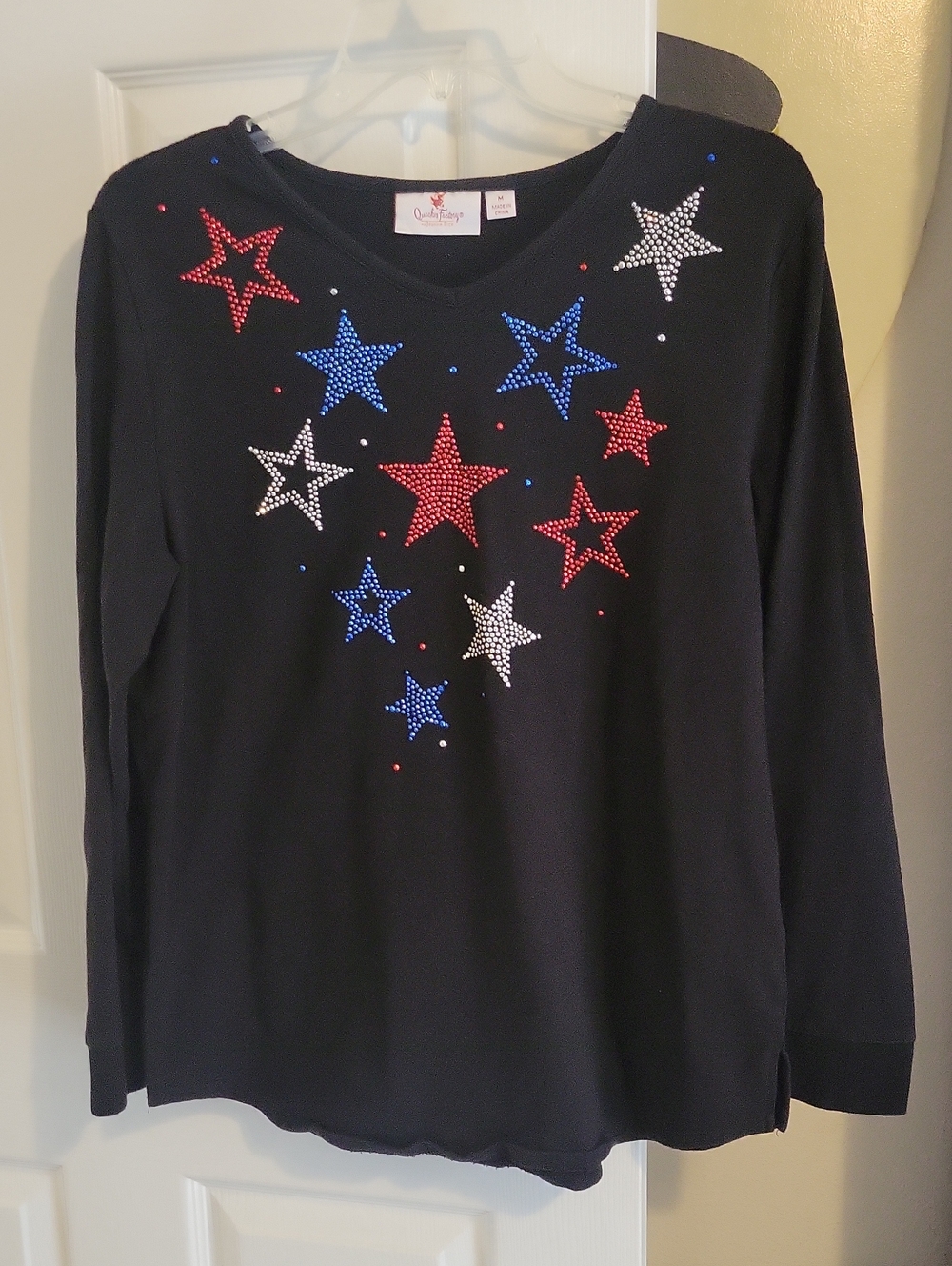Quaker Factory SzM Black Long-Sleeve Star Rhinestone 100% Cotton Tee